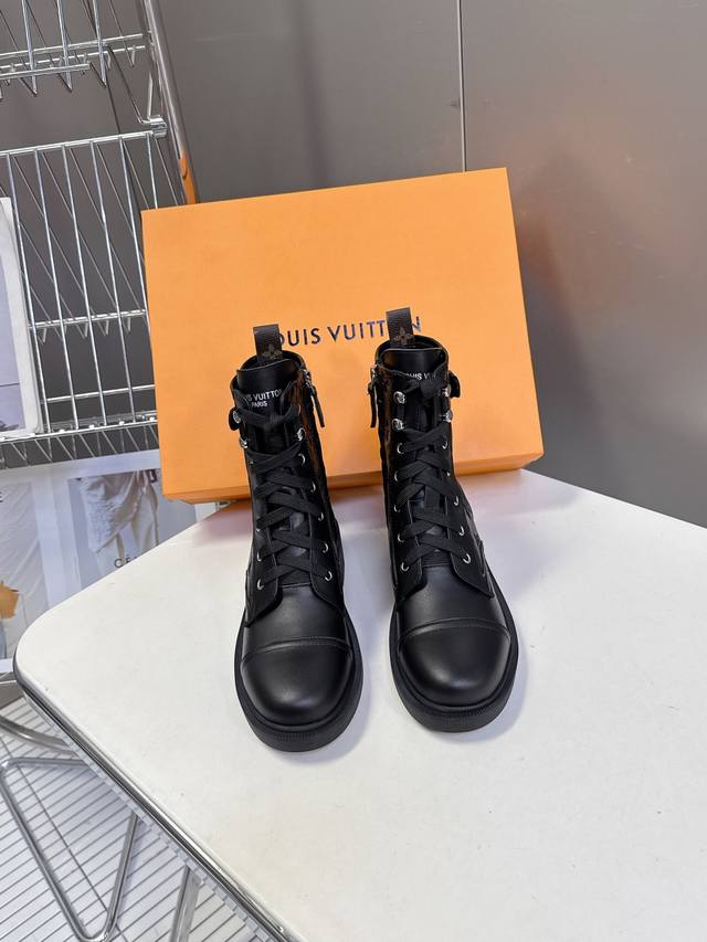 Louis Vuitton Fall/Winter Newest Martin Boots. Highly recommended by celebrities