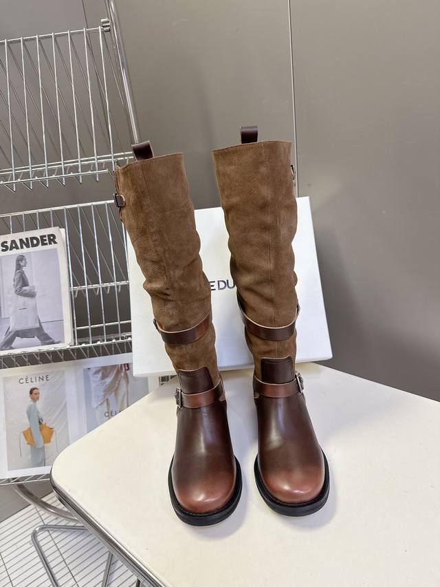 Ice Dust designer brand's latest autumn/winter retro leather boots, slouch boots