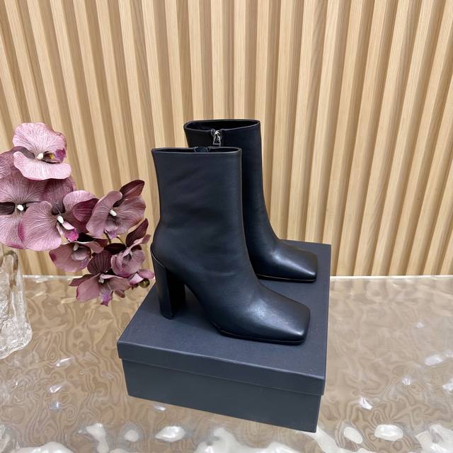 Top-tier version Alaia minimalist chic side-zip chunky heel square-toe ankle boo