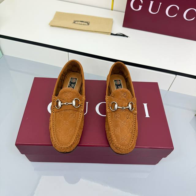 Top-tier version, size 35-42. These women's loafers boast an elegant silhouette,