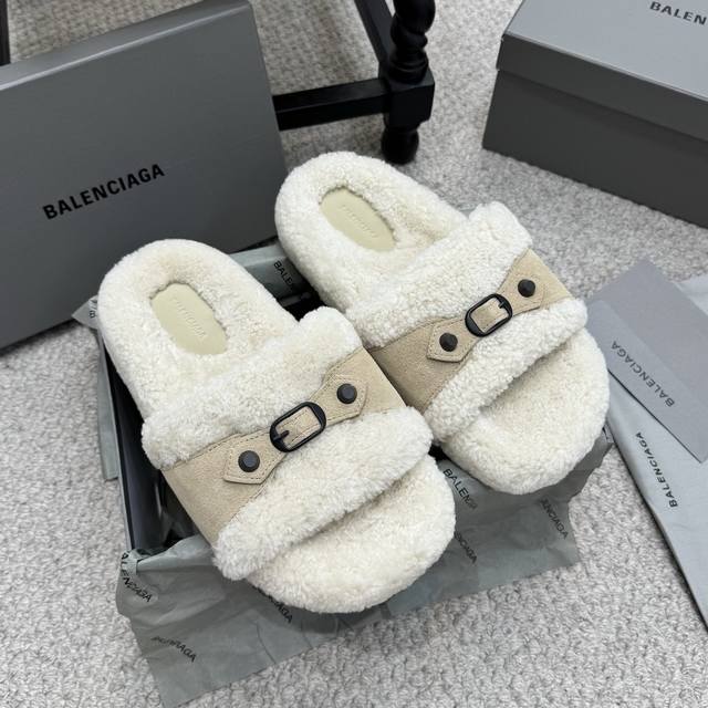 Balenciaga Fall/Winter Trendy Fleece Slippers! Featuring the latest Balenciaga P