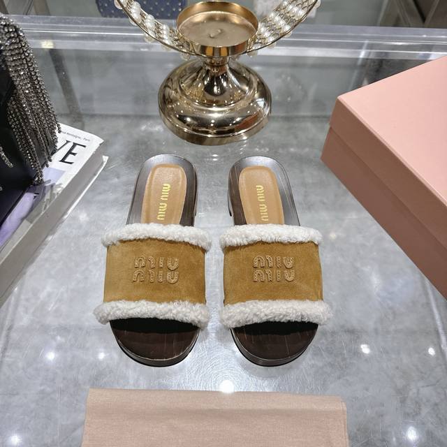 Factory direct Miu Miu new autumn/winter runway style solid wood sole wool half