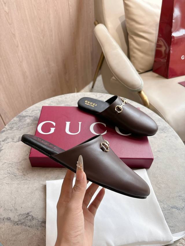 3669-1 Coffee 35-42 The iconic motif continues to shine in Gucci's new Fall/Wint