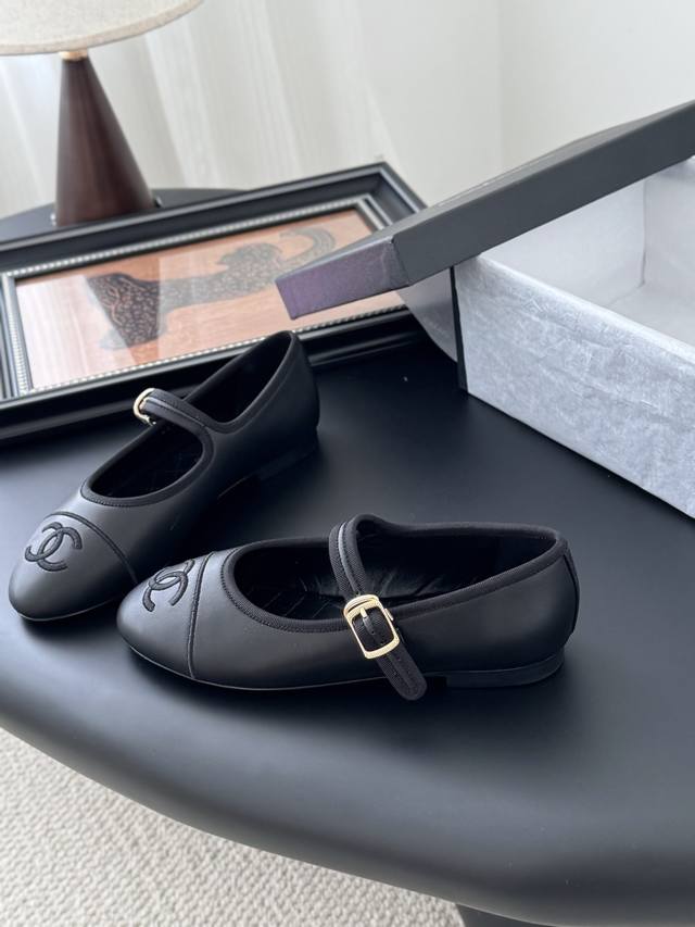 New Color Arrival! Chanel 25S Runway Mary Jane Shoes! Simple yet sweet and playf