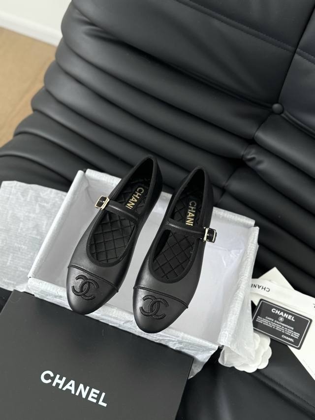 Top quality Chanel runway Mary Jane shoes with 260mm fabric and leather upper. S