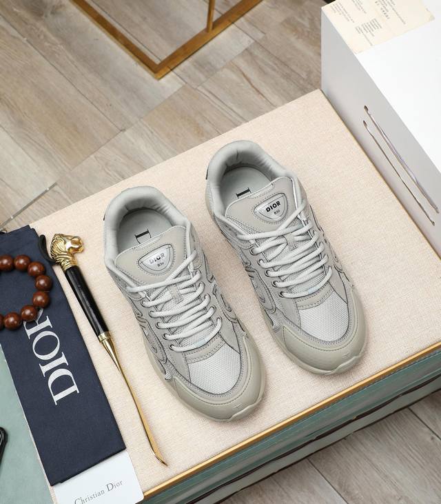 Dior's latest casual and stylish men's sneakers, a popular design with a simple