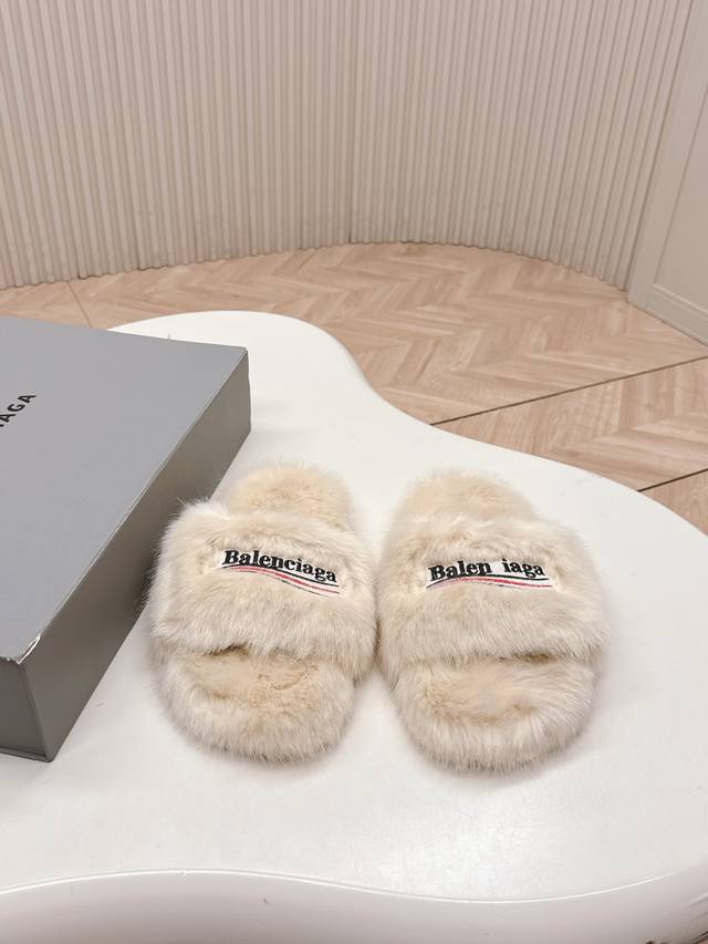 Selling Balenciaga 2025 new colorway fuzzy slippers. These fuzzy slippers are ab