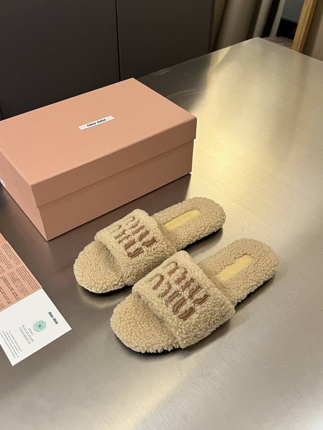 Factory Price: Miu Miu 2025 Autumn/Winter New Embroidered Wool Slippers. 1:1 rep