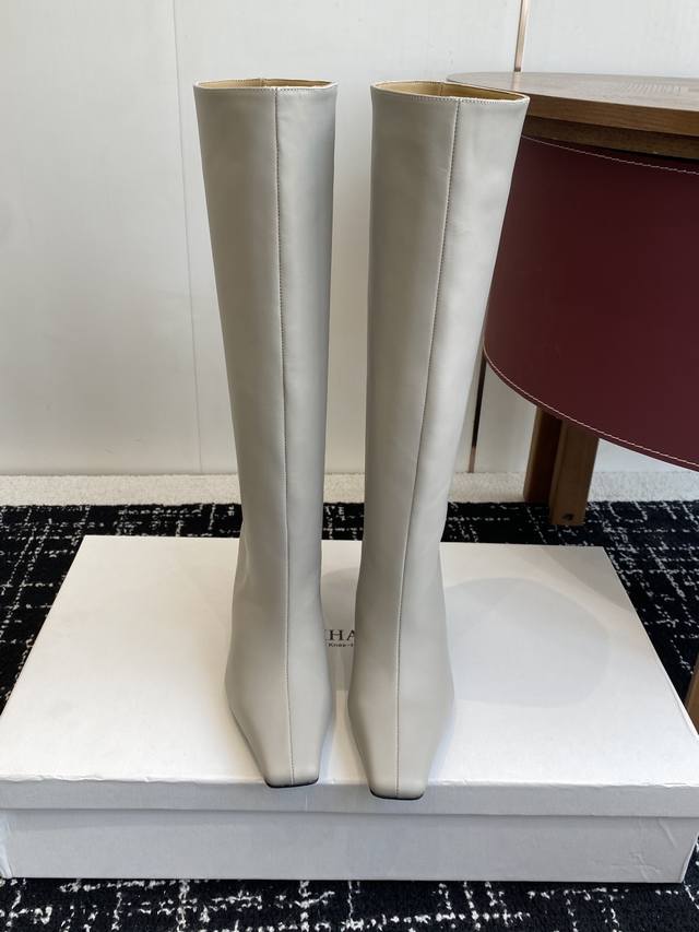 High-quality Khaite 25Ss latest butter leather ankle boots with a small square h