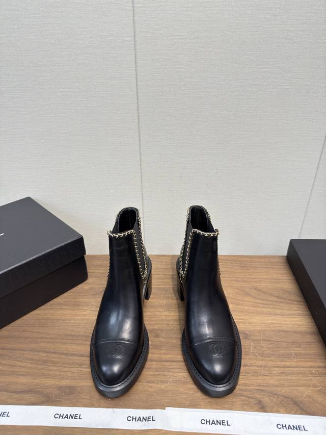 Chanel 25K Early Autumn/Winter Retro Style Boots. When Chanel knee-high boots me