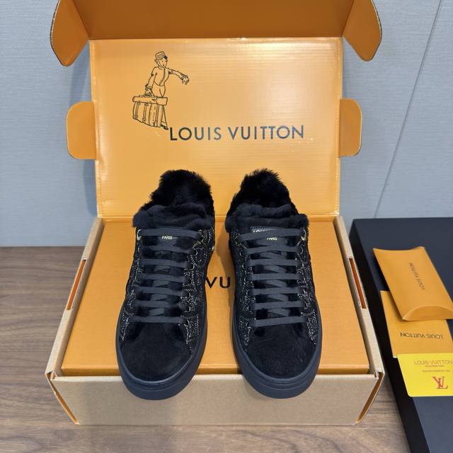Louis Vuitton 25 New Color Time Out Series Embossed Pendant Casual White Sneaker