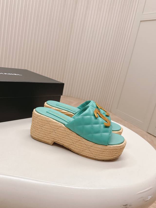 Selling Chanel 2025 New Style Sandals and Slippers. Classic series, every style