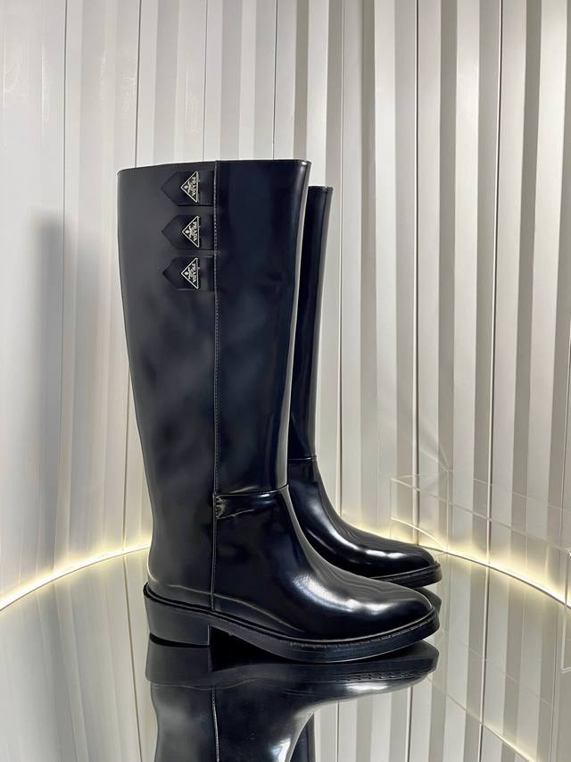 Autumn/Winter New Prada Pointed Toe Triangle Logo Straight-Leg Riding Boots (Ddd
