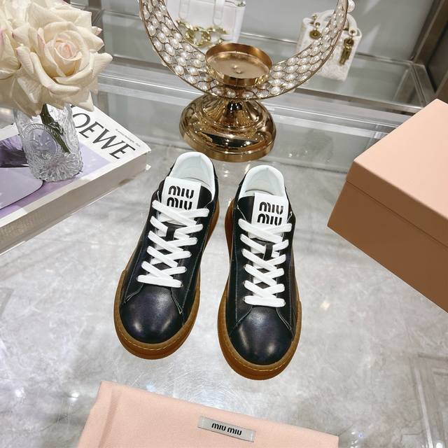 New early autumn style, top-quality original sole. Featuring the latest casual w