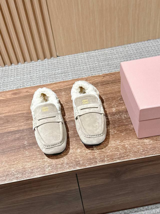Top-tier Miu Miu Fall/Winter New Style Furry Loafers. Effortlessly stylish, incr