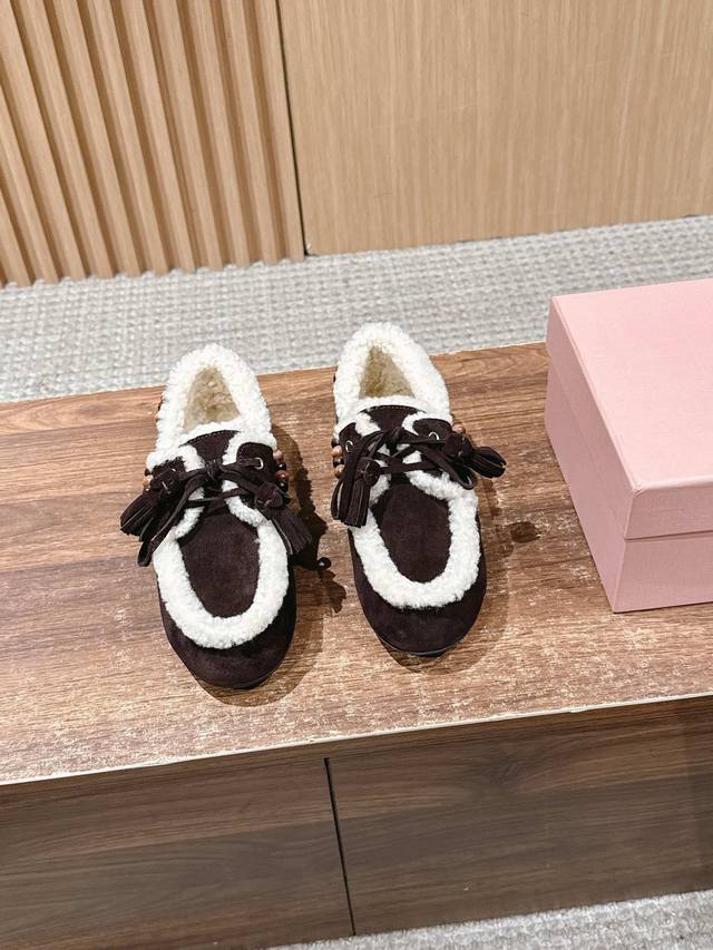 Top-tier Miu Miu Fall/Winter New Deck Shoes, Suede Lambswool Boat Shoes, Slip-on