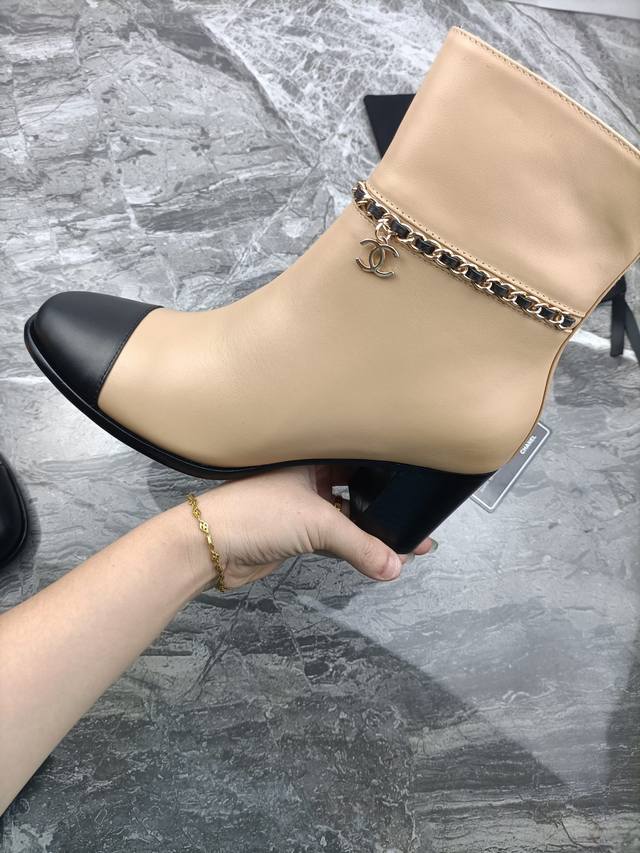 Chanel classic women's boots, after months of meticulous craftsmanship, continui
