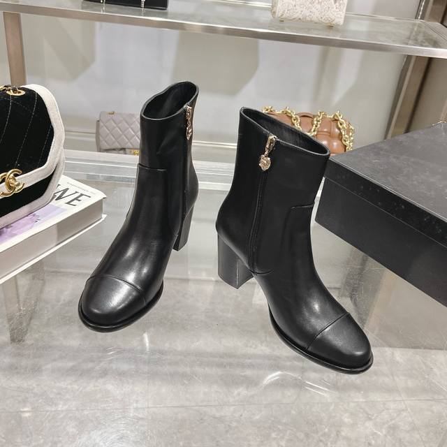 Chanel official website style, new Chanel ankle boots, simple and elegant, fashi