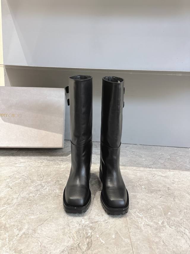 Jimmy Cho* 25Ss Black Metal Buckle Leather Boots. Crafted from premium cowhide,