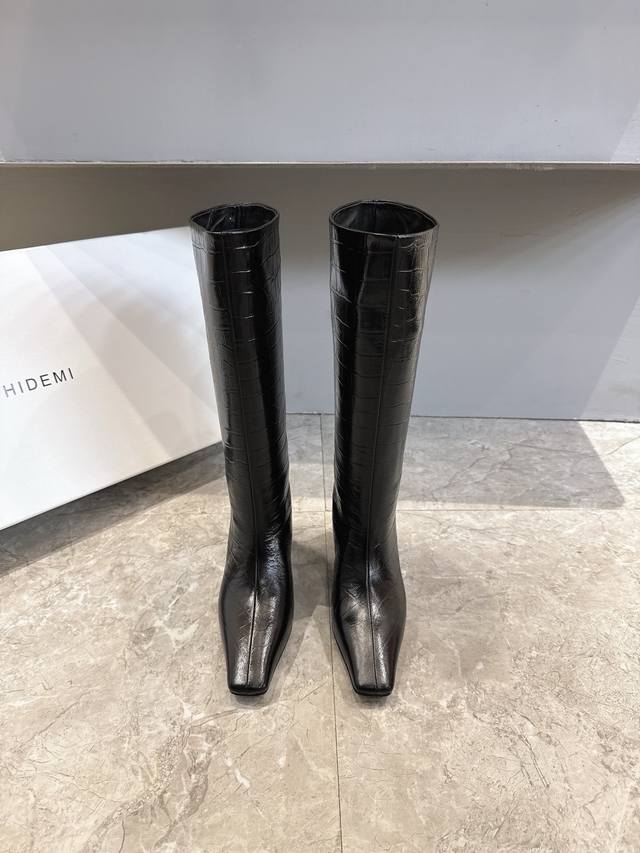 Totem* 25Ss Stone-Patterned Knee-High Boots feature a pointed toe design, sleek