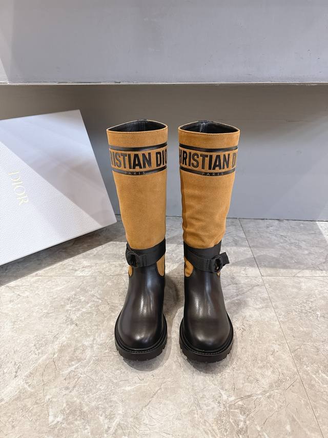Dior Fall/Winter runway workwear mid-calf boots, highly recommended by celebriti