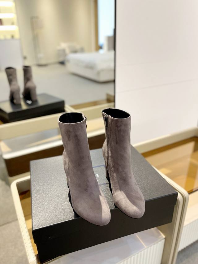 Price P: P 2 Bestselling Saint Laurent Autumn/Winter New Arrivals Saint Laurent,