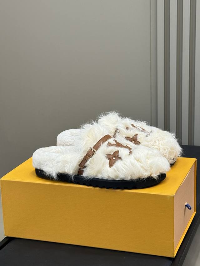 Top Quality Tuscan Wool Slip-on Sandals. A touch of relaxed, slightly messy yet