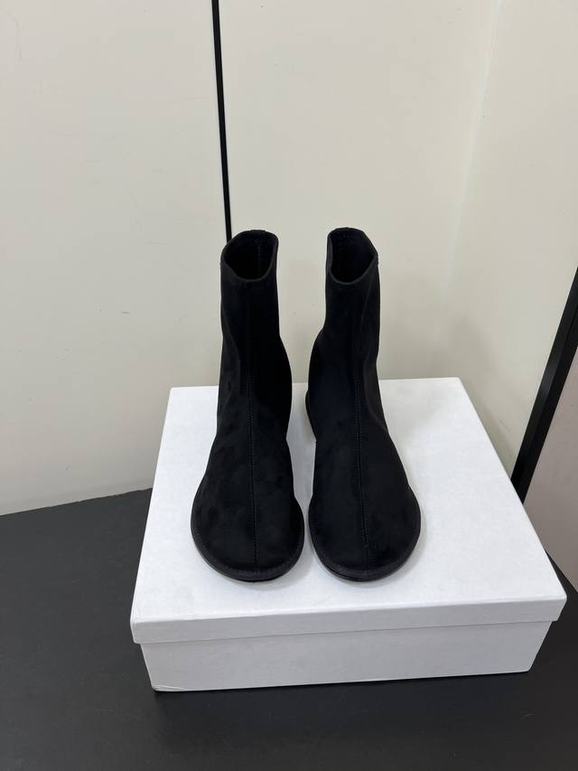 Therow New High-Heeled Elastic Boots, Slim Ankle Boots. Made of elastic material
