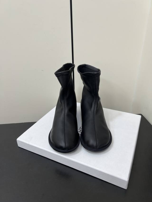 Therow New High-Heeled Elastic Boots, Slim Ankle Boots. Made of elastic material