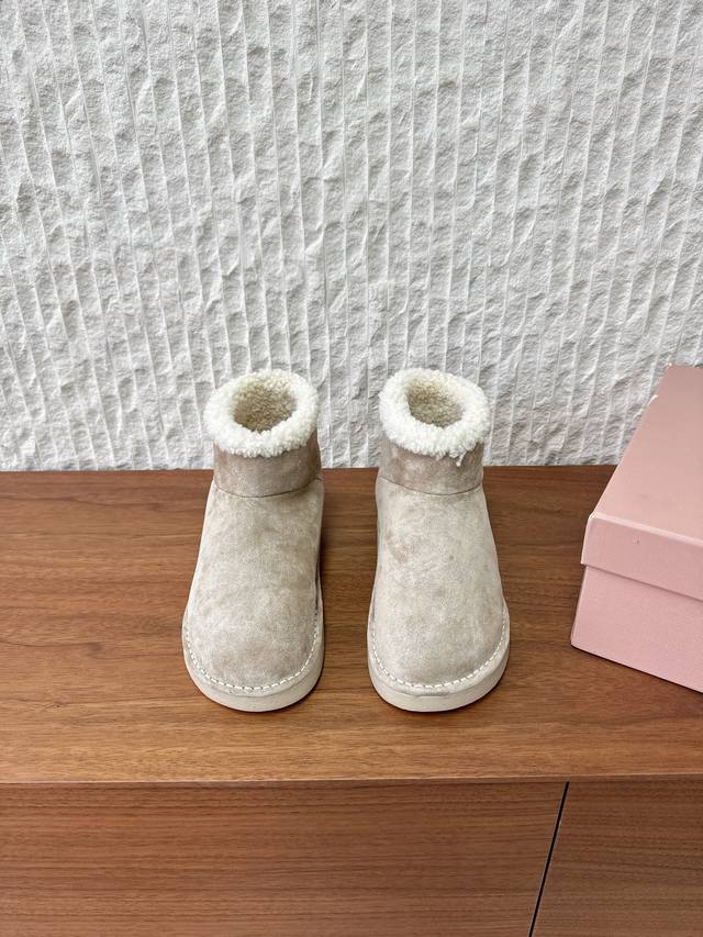 G319 Miumiu 25Ss Autumn/Winter New Short Boots/Snow Boots. These boots frequentl