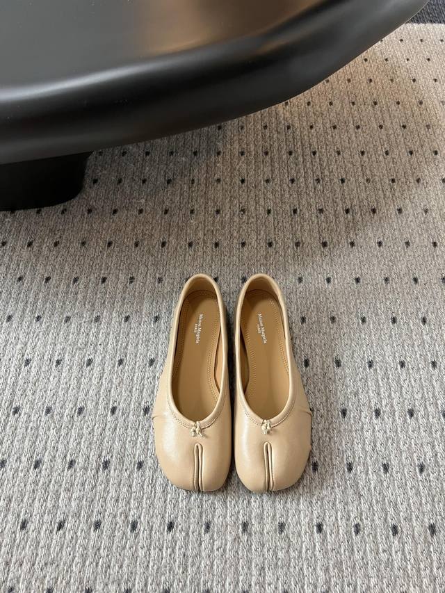 High-quality Maison Margiela Tabi pleated ballet flats (retailer grade) - These