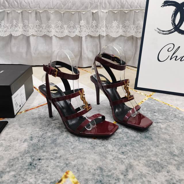 New 2025 Logo Buckle Decorated Stiletto Sandals Perfect details Delicate sheepsk