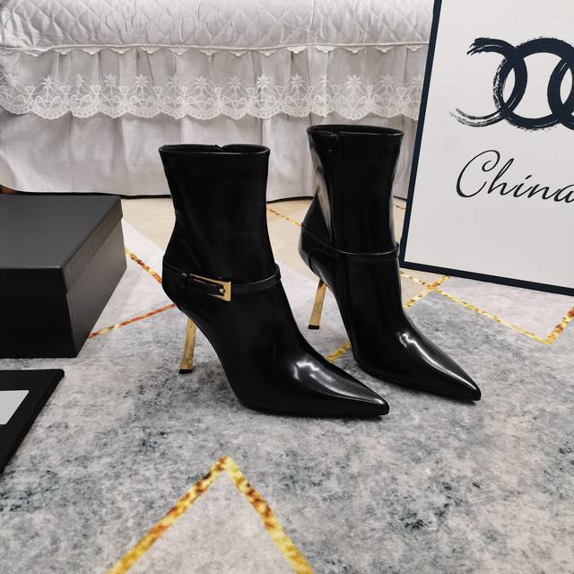 New 2025 Style Side Zipper Buckle Ankle Boots Perfect details Delicate sheepskin