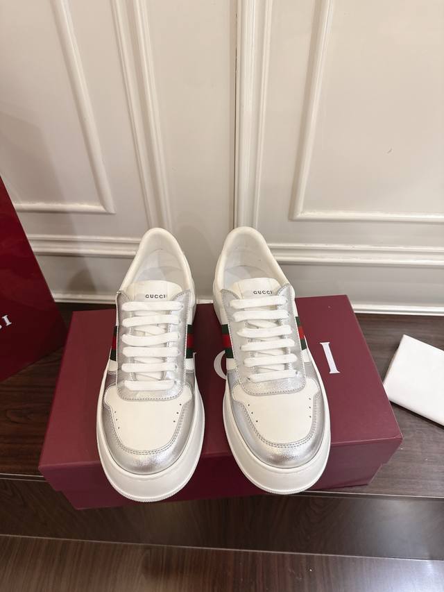 New colorway of Gucci white sneakers, exclusively available online! 1:1 replica