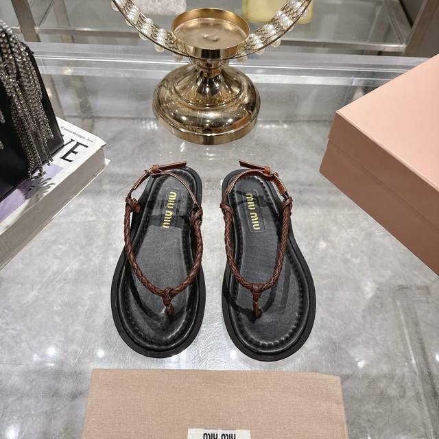 Factory direct Miu Miu 25Ss Spring/Summer new style flip-flops. Hot selling on m