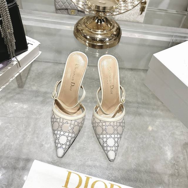 Factory direct import grade# Dior 2025 summer new beach embroidered slippers. Sl