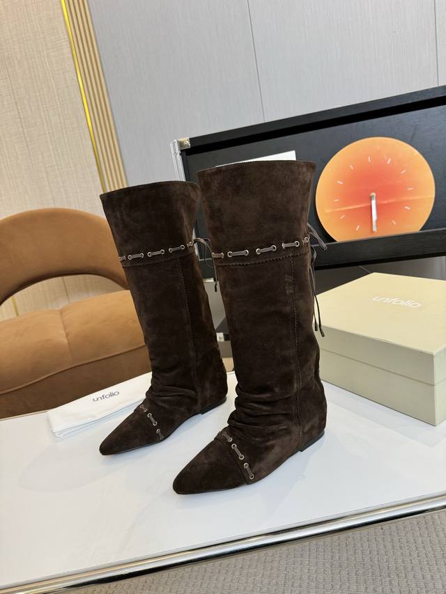 Price: Brand: Unfolio These autumn/winter new slouch boots are arguably the best