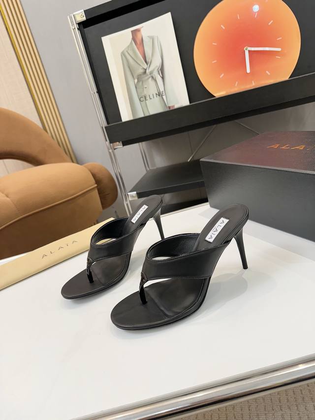 Price: Leather Box 15 Brand: Alaia Alaia pointed-toe high-heeled mules! Countles