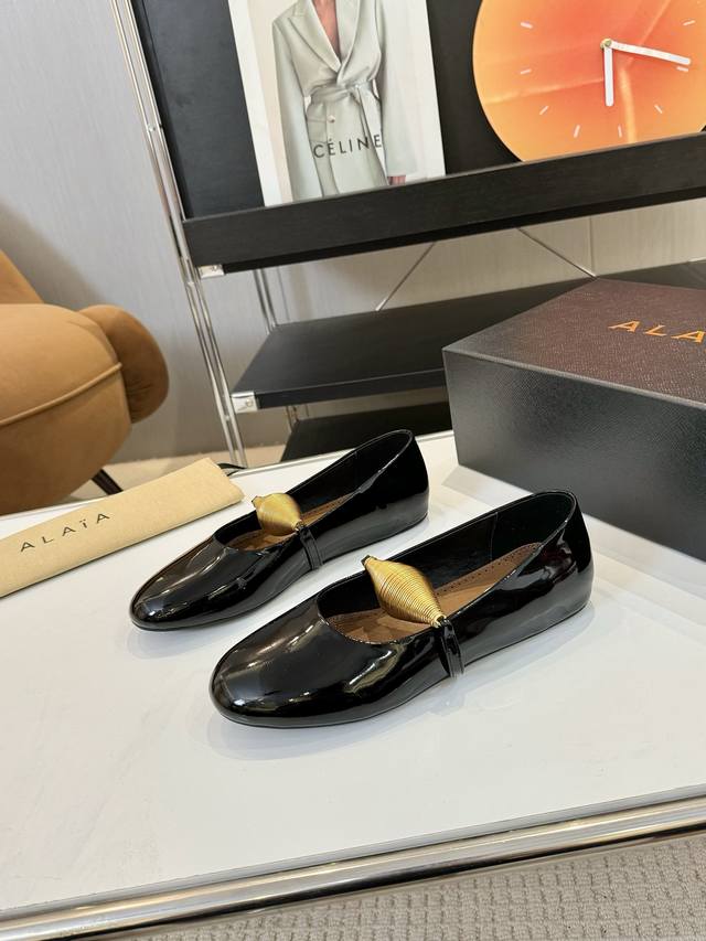 Price: Brand: Alaia Alaia 24S New Retro Buckle Mary Jane Shoes Ballet Flats Runw