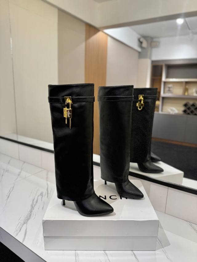 Authentic, custom-made Givenchy Shark Lock series padlock boots, the highest qua