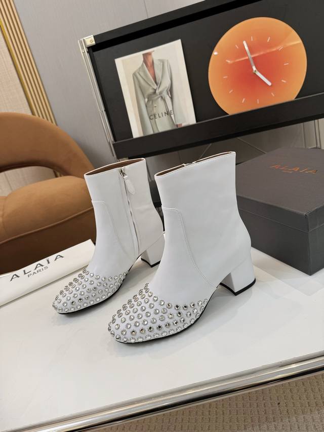 Price: Brand: Alaia 2025 Early Autumn New Alaia Suede Crystal Rhinestone Ankle B