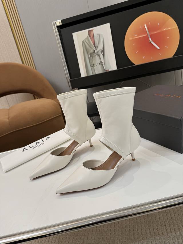 Price: Brand: Alaia Alaia 25 New Arrow Elastic Ankle Boots Hollow Sandals These