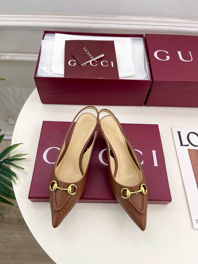 Gucci 2025 Fall/Winter New Arrival: Classic Horsebit Pointed Toe Open-Back Sanda