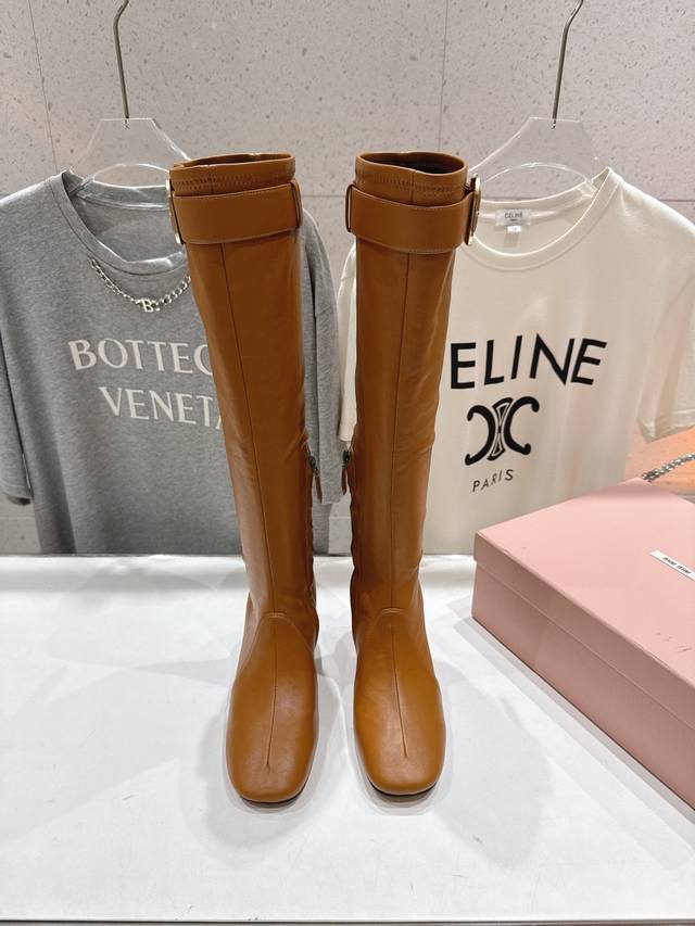 High-quality factory version. Miu Miu F026 2025 Autumn/Winter runway new high-he