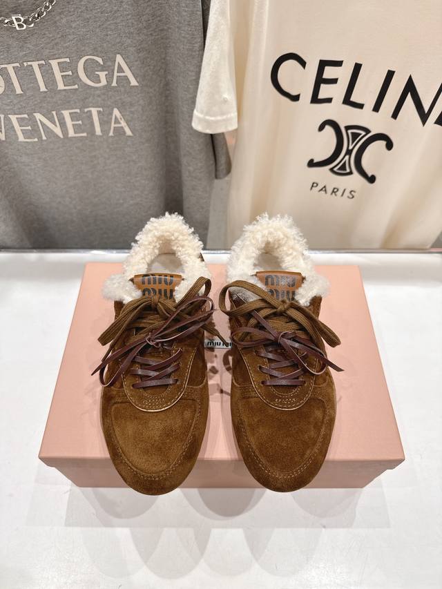 High-quality factory-made suede-lined Miumiu F022 2025 Autumn/Winter runway new