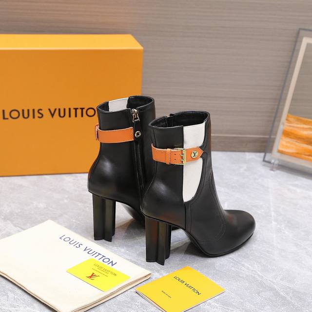 High-quality import! Complete packaging. This Loui & Vuitto Silhouette long boot
