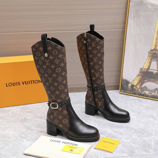 High-quality import! Fully packaged. This Loui & Vuitto Silhouette pointed-toe r