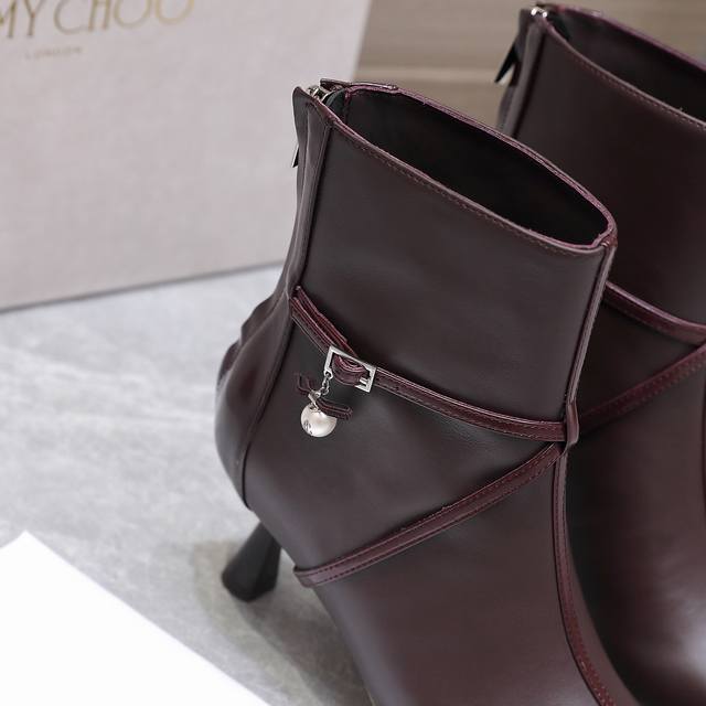 Top Version Jimmy Choo is a very comprehensive and prestigious fashion lifestyle