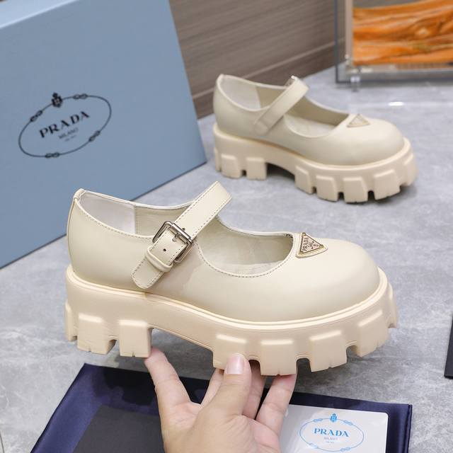 High-quality Prada 25Ss new platform Mary Jane shoes. The retro, stylish, and av