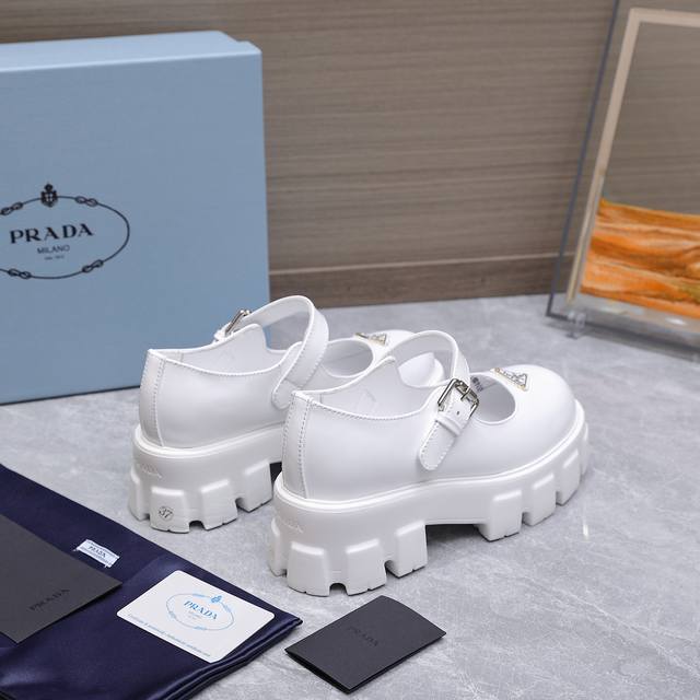 High-quality Prada 25Ss new platform Mary Jane shoes. The retro, stylish, and av
